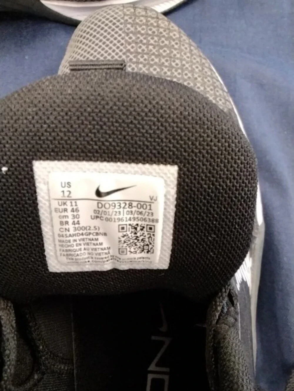 Nike Training Sneakers - Black/gray with White Swoosh